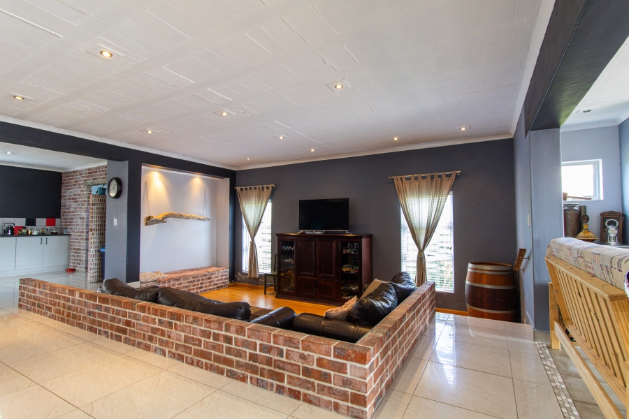 5 Bedroom Property for Sale in Myburgh Park Western Cape